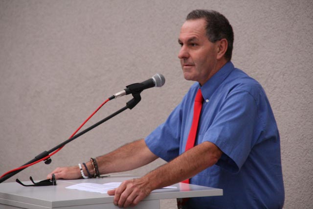 Tony Schmid, Kommandant der Luftwaffenoffiziersschule Payerne, anlässlich seiner Festrede in Zuzgen.  Foto: Peter Schütz