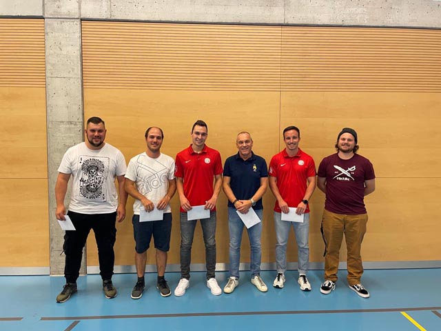 Geehrte Schiedsrichter, Trainer und Funktionäre des FC Wallbach Foto: zVg
