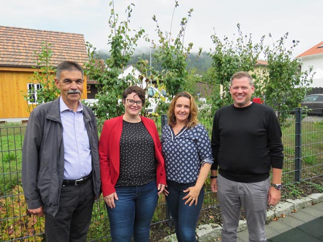 Von links: bisheriger Gemeinderat Niklaus Beck (neu Vizeammann), Gemeinderätin Denise Schmid (neu), Gemeinderätin Martina Roth (bisher), bisheriger Gemeindeammann Andreas von Mentlen; es fehlt aufgrund von Ferienabwesenheit Gemeinderat Oliver Hassler (neu) . Foto: zVg