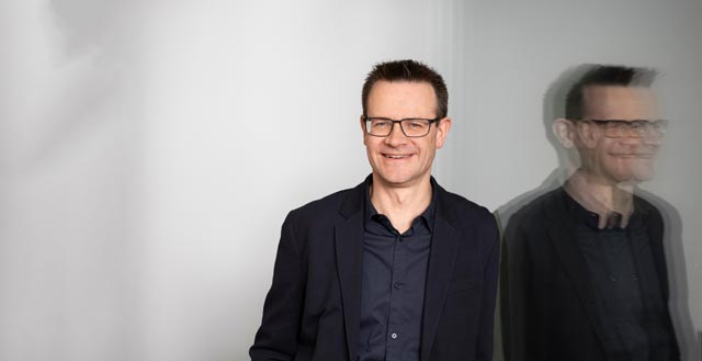 Thomas Justus Schmidt, Leiter des Forschungsbereichs Energie und Umwelt am PSI, ist zuversichtlich, dass die Nutzung von CO2 als Rohstoff einen Beitrag zur Energiewende und zum Klimaschutz leisten kann. Foto: Scanderberg Sauer Photography