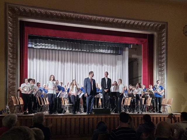 Das Konzert der Jugendband Wegenstettertal und der Windband der Musikschule Unteres Fricktal kam beim Publikum an. Foto: zVg 