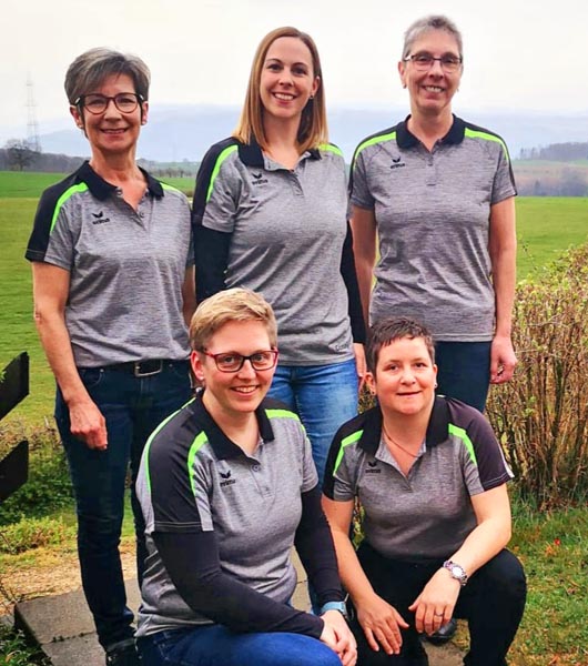 Neuer Vorstand FTV 35+ Schupfart: hinten von links: Pia Stein­acher, Conny Mathis, Astrid Schlienger-Küng; vorne von links: Nicole Strüver, Lissi Dietwiler. Foto: zVg