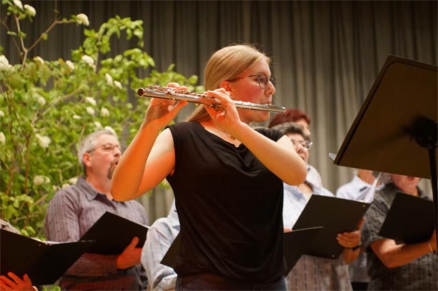 Unterstützt wurde der Chor auch instrumental. Foto: zVg