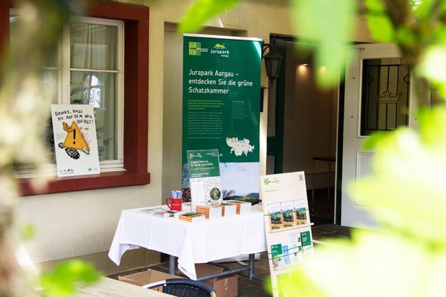 Büchertisch der Buchhandlung Letra. Foto: zVg