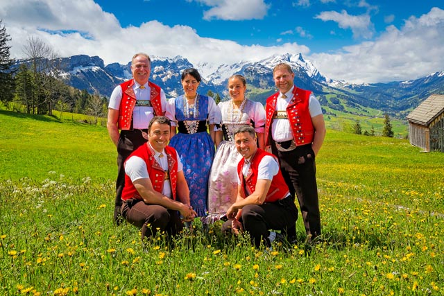 Die Gastformation Jodlergruppe Hirschberg Appenzell bietet musikalische Leckerbissen. Foto: zVg