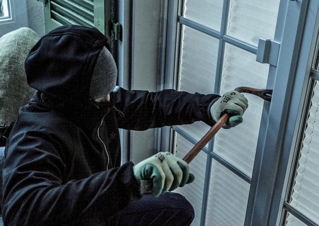 Vorsicht, Einbrecher nutzen die frühe Dämmerung. Foto: Polizei BL