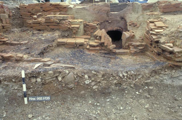 Blick auf einen von fünf Brennofen. Auffallend ist die ausserordentlich gute Erhaltung. Foto: © Kanton Aargau