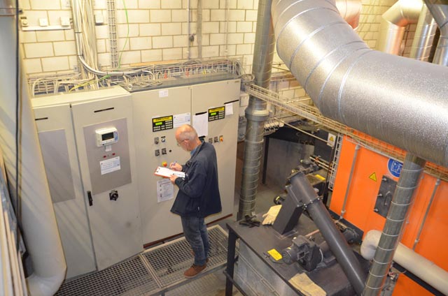 Mit einer kontrollierten Abschaltung des Wärmeverbunds Zentrum Magden wurde am Dienstag der Ernstfall simuliert. Foto: AEW