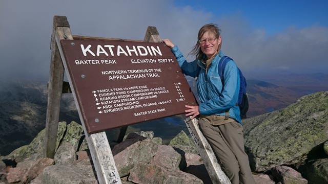 Die Aufnahme zeigt die Referentin Elsbeth Taylor am Ziel ihrer langen Wanderung. Foto: zVg