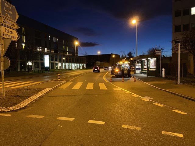 Ein Fussgänger wurde von einem Personenwagen erfasst und verlezt. Foto: Polizei AG