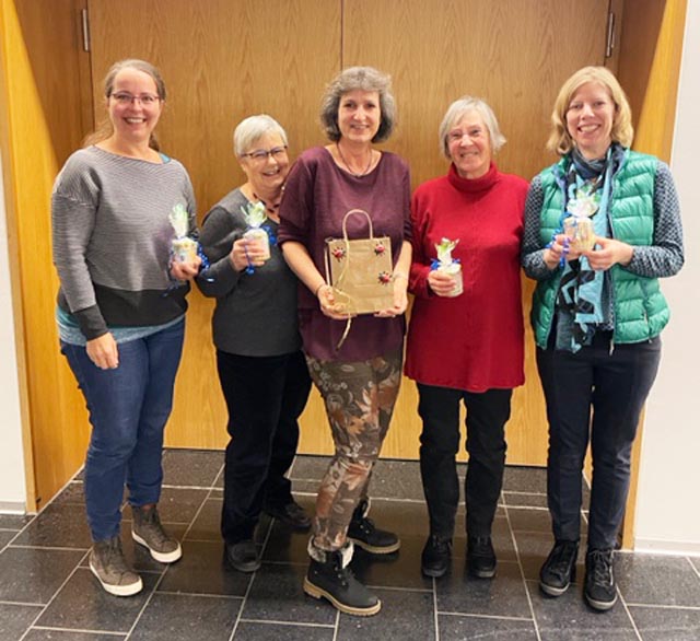 Die Geehrten der Frauenriege Zuzgen: Therese Pfarrer, Lisbeth Tessaro, Christine Blarer, Verena Bühler und Anja Meyer. Foto: zVg
