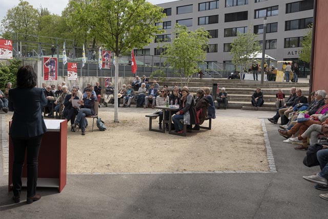 Die Stimmung hinter dem Roten Haus ist kämpferisch, aber gut. Foto: zVg