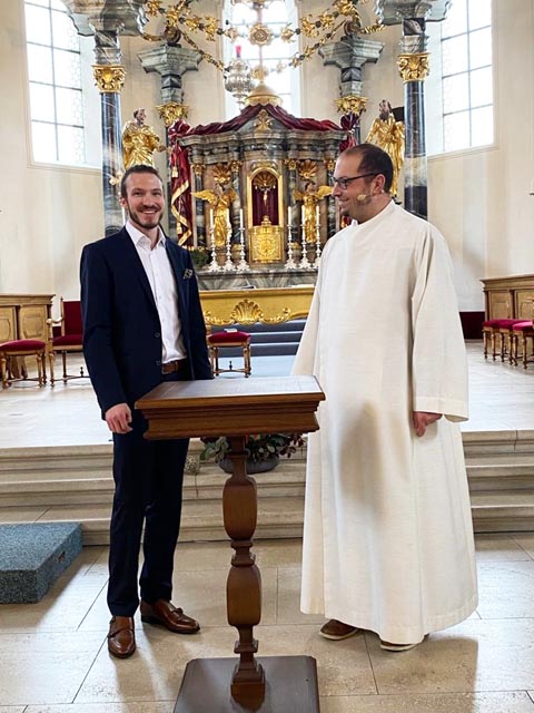 Samuel Imbach (links), Leiter der Mission St. Anna-Stiftung und Ulrich Feger, Pfarreiseelsorger in Frick. Foto: zVg–