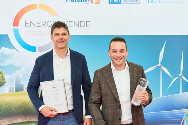 Arian Rohs (links) und Adrian Lerch nahmen den Preis entgegen. Foto: zVg