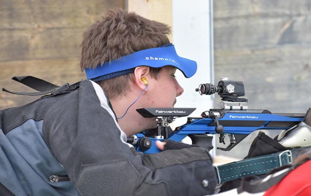 Überragender Nachwuchsschütze mit dem Kleinkalibergewehr: Der für Muhen schiessende Oberentfelder Lars Morgenthaler. Foto: wr