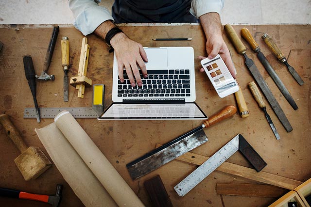 Handwerkerbetrieb nimmt die Digitalisierung in Angriff. Foto: www.stock.adobe.com