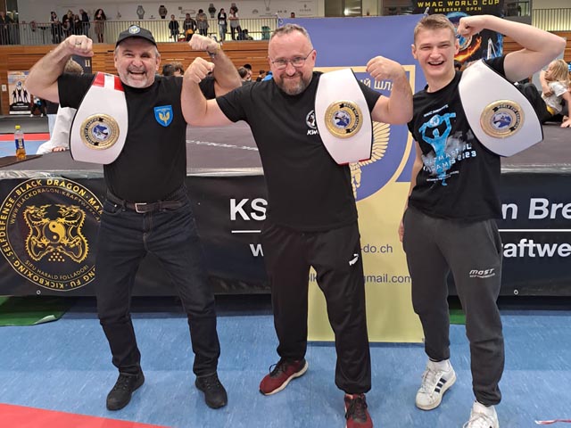 Von links: Volodymyr Volkov und Viacheslav Timnchenko, die beiden sehr erfolgreichen Athleten der UA-DO Sisseln zusammen mit Volodymyr Radionov, einem Athleten aus der Ukraine. Foto: zVg