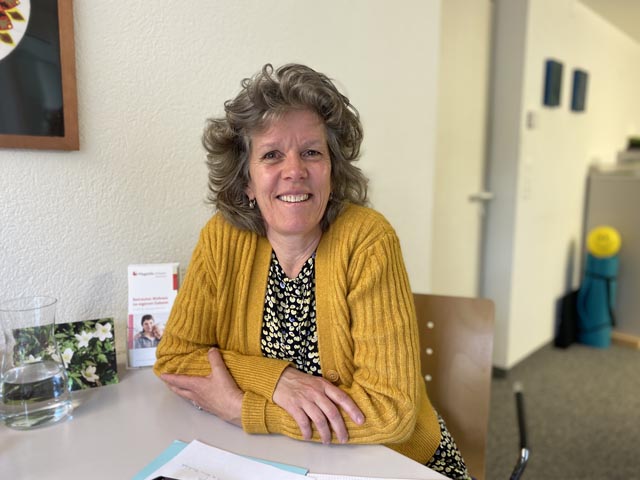 Erstes Bild: Susanne Briellmann von der zugehenden Demenzberatung der Pro Senectute Aargau leitet die Gesprächsgruppe für Angehörige von Menschen mit Demenz in Frick. Foto: Sonja Fasler