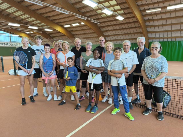 Fröhliche Teilnehmer des Abschlussturniers. Foto: zVg