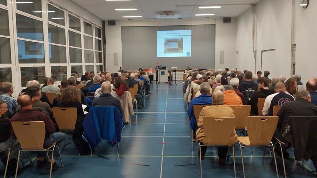 Kurz vor Beginn der vielbesuchten Zuzger Gemeindeversammlung. Foto: zVg