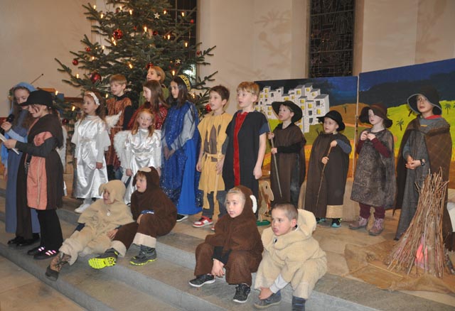 Die Sonntagsschulkinder führten ein herzerwärmendes Weihnachtsspiel auf. Foto: Franz Wülser