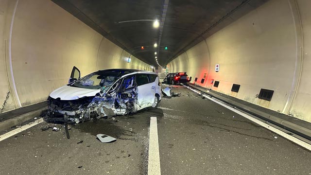 A3/Brugg: Frontalkollision im Bözbergtunnel 