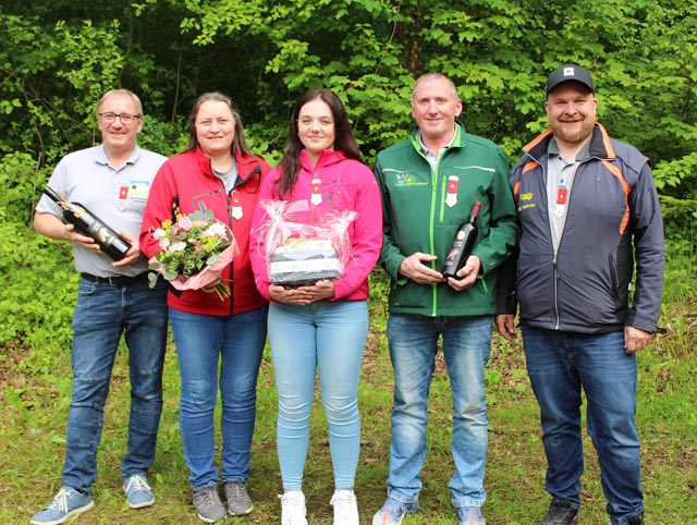 Von links: Andi Erdin (Sieger Feldschiessen), Irma Huser (beste Dame), Nina Staudacher (beste Juniorin U21), Sepp Zumsteg (bester Veteran), David Huber (Präsident SG Wil); nicht auf dem Foto Ulrich Jehle (bester Seniorveteran) und Anja Erdin (beste Juniorin U17). Foto: zVg