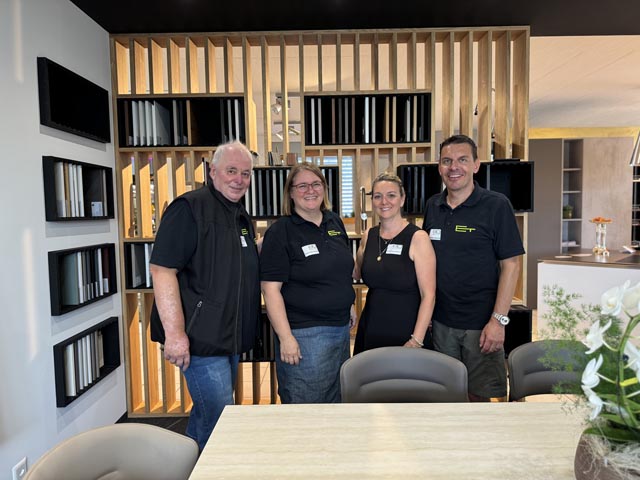 Familienbetrieb seit 80 Jahren (von links) Norbert März, Produktionsleitung und Vertrieb, Tamara Rohr-Thomann, Corina Thomann Renold, Vertrieb Küchen und Marketing, Christian Renold, Geschäftsleiter. Foto: Lilia Staiger