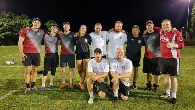 Die Finalteilnehmer mit der Gewinnermannschaft El Cinque Explosivo in der Mitte. Foto: zVg