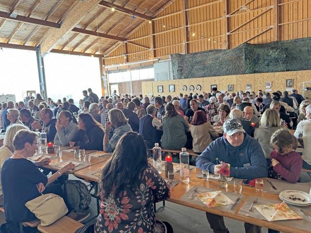 Das Festessen für die 200 geladenen Gäste. Foto: Lilia Staiger