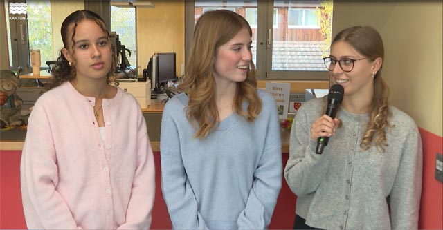 Nur 31 Prozent der Aargauer Gemeinden sind auf den sozialen Medien präsent, eine davon ist die Gemeinde Staufen. Die drei Lernenden betreuen den Instagram-Auftritt. Foto: ©Kanton Aargau