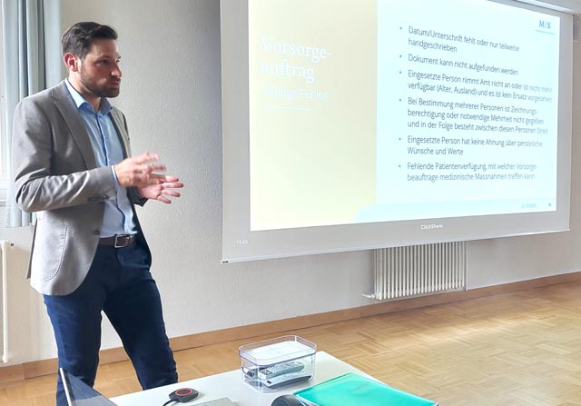 Der Referent Notar Jyrki Schäublin. Foto. M.Gisler