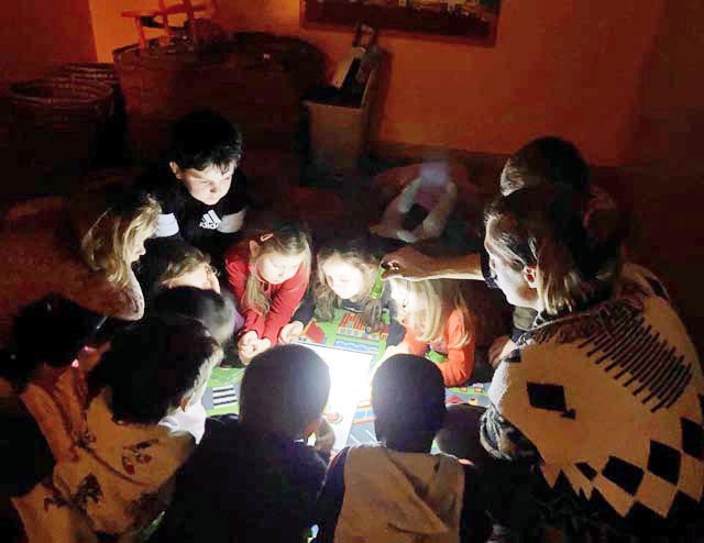 Gespannt lauschten die Kinder den Traumgeschichten. Foto: zVg