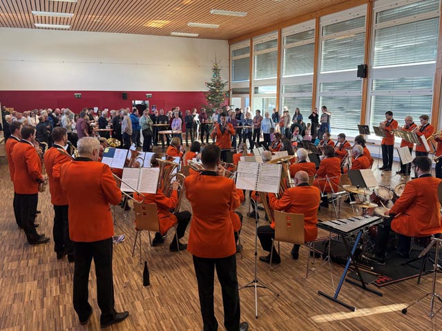 Die Musikgesellschaft Kaisten umrahmte den Neujahrsempfang in der Mehrzweckhalle. Der Frauenturnverein sorgte für das kulinarische Wohl. Foto: Susanne Hörth