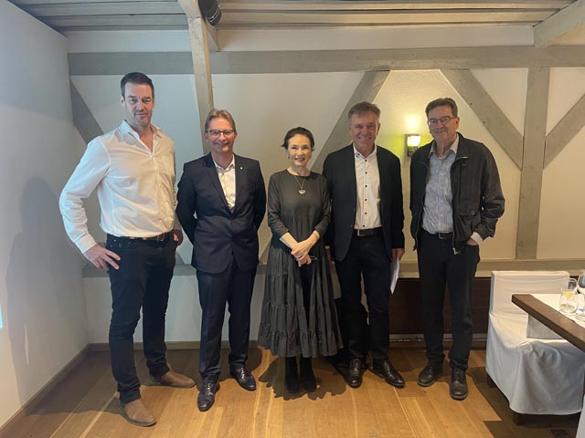 Christoph Riner (Vizepräsident), Christoph König (Sales Direktor Markt Schweiz und stellvertretender Leiter Marketing &amp; Sales bei Stadler Rail), Marianne Binder (Ständerätin die Mitte), Andreas Meier (Präsident), Beat Edelmann (Vizepräsident) (von links). Foto: zVg
