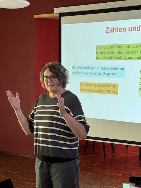 Monika Wiederkehr bewies eindrücklich ihre Kompetenz beim Thema Demenz. Foto: Fritz Imhof