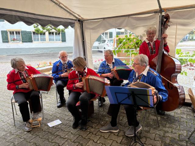 Die Fricktaler Örgelifründe erfreuten die überaus zahlreichen Gäste mit ihren Melodien.