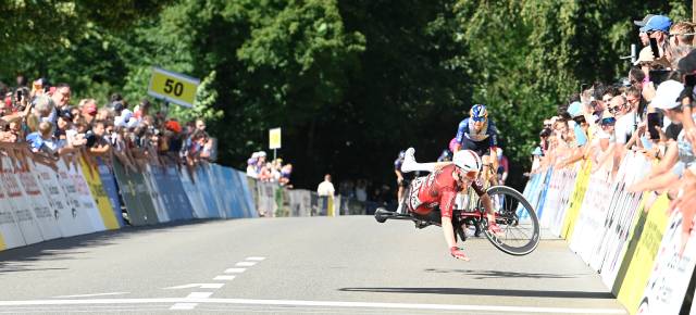 Spektakuläre Zieleinfahrt des Belgiers Liam Slock vom Team Lotto-Intermaché. Foto: Wagner by Alexander Wagner (awa)