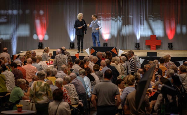Moderatorin Karin Müller im Gespräch mit Beat Bechtold, seit Juni 2026 Präsident des SRK Kanton Aargau. Foto: zVg
